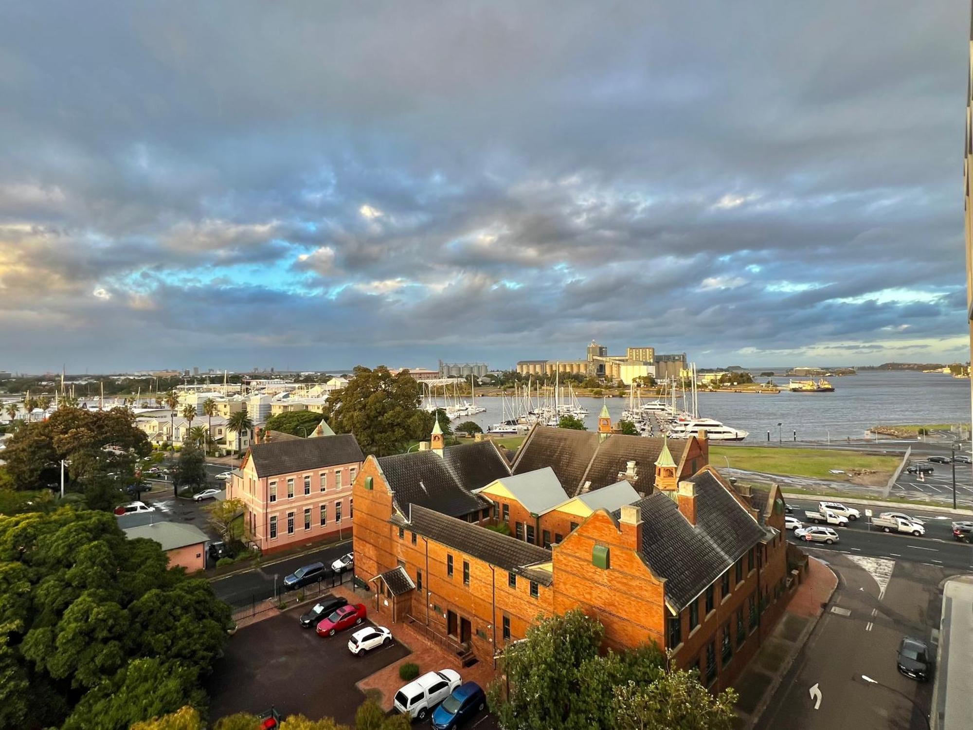 Harbour Towers, Newcastle'S Elite Apartment Stays, Free Parking & Tram Access 외부 사진