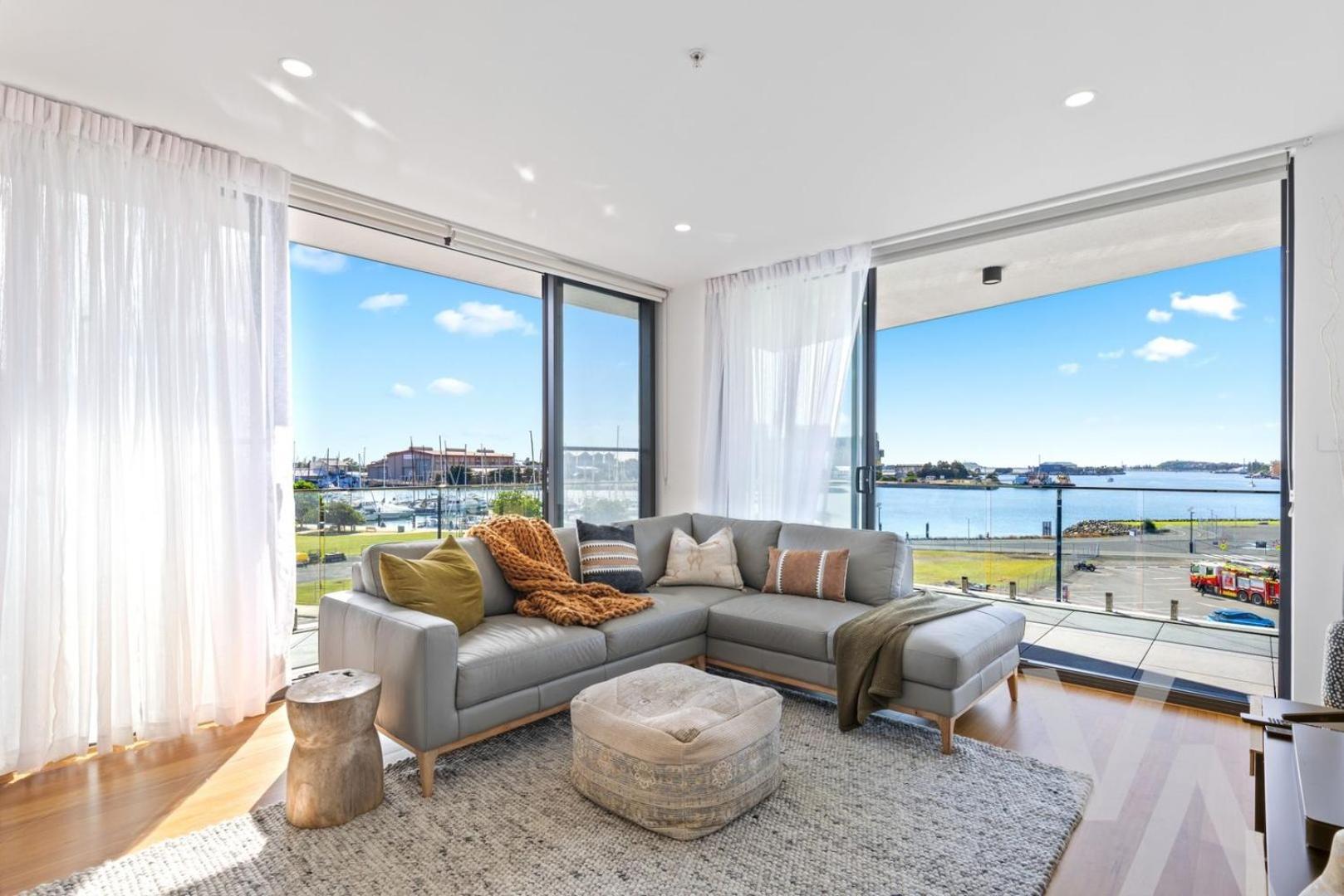Harbour Towers, Newcastle'S Elite Apartment Stays, Free Parking & Tram Access 외부 사진