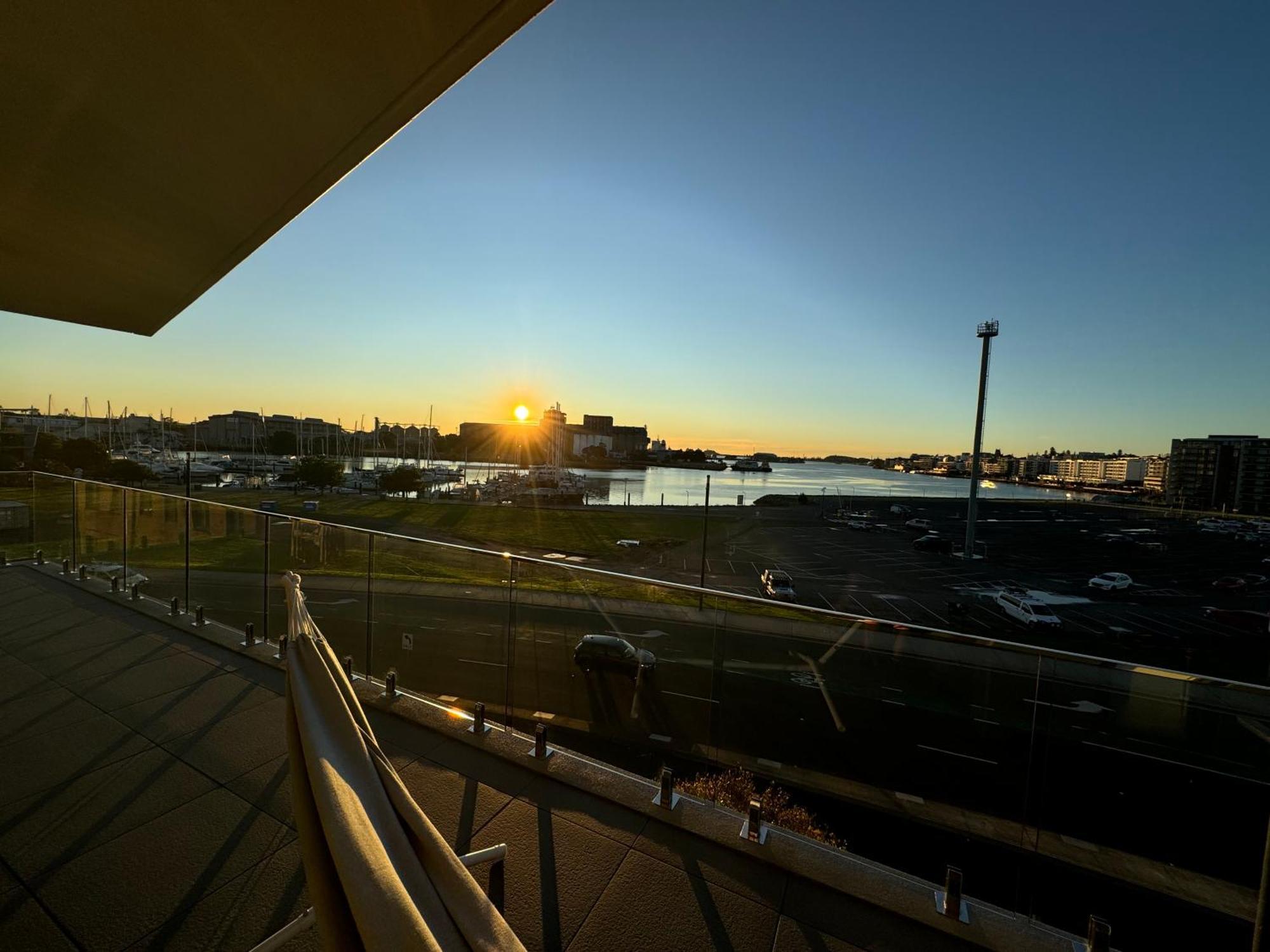 Harbour Towers, Newcastle'S Elite Apartment Stays, Free Parking & Tram Access 외부 사진