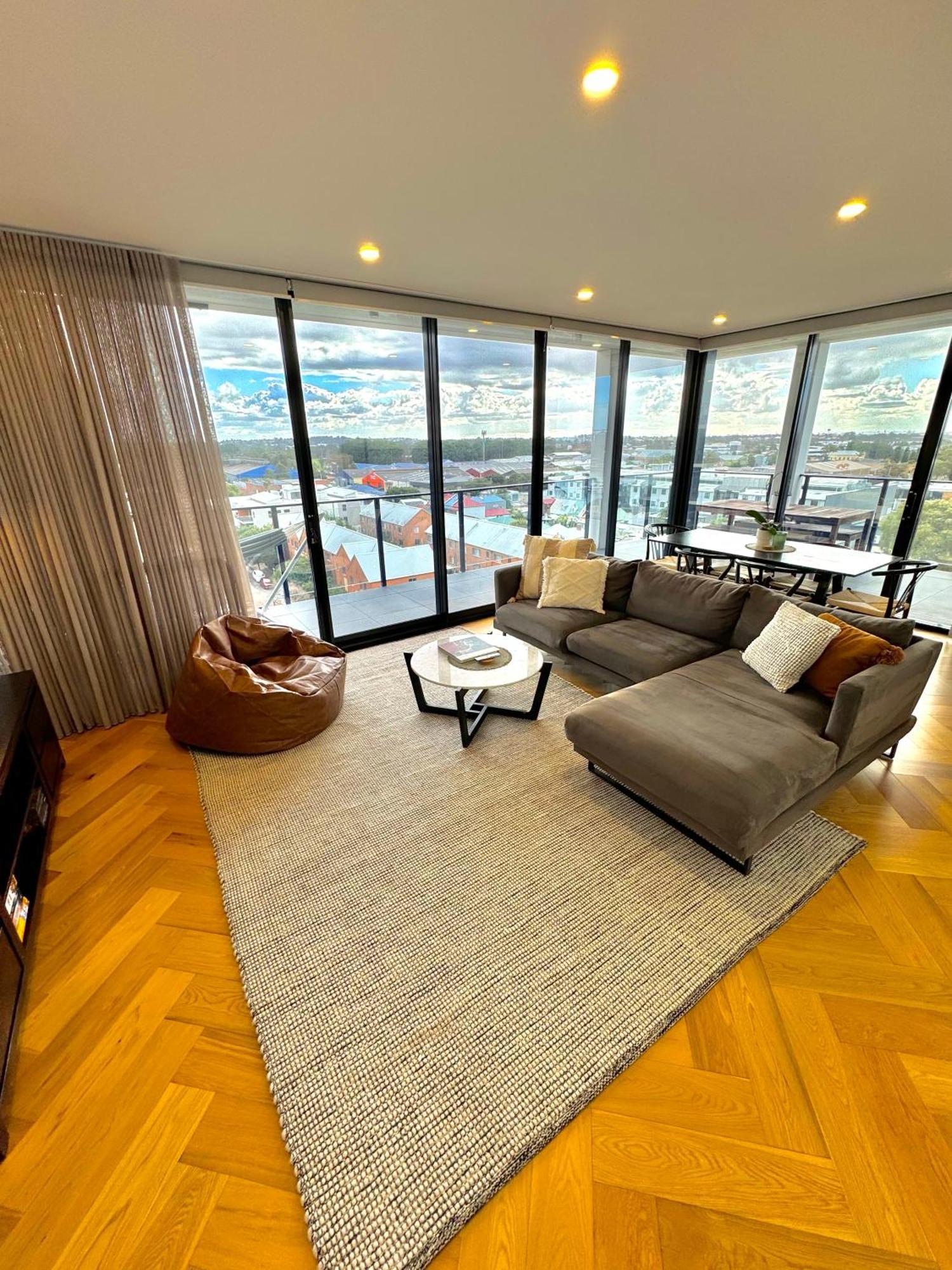 Harbour Towers, Newcastle'S Elite Apartment Stays, Free Parking & Tram Access 외부 사진